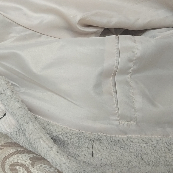 Reversible jacket. One side is for rain. corduroy collar - Picture 10 of 11